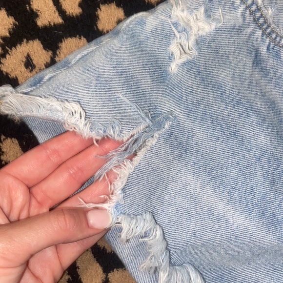 Agolde Parker vintage cutoff short light wash jean shorts with alterations - Picture 6 of 8